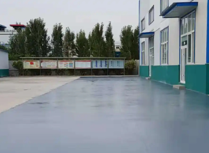 遂宁彩色路面喷涂翻新的材料对冬季